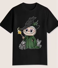 BK-T「 LABUBU 」ラブブ　黒いとんがり帽と緑のマント　サイズ：M（JP-M）Frontプリント付き　100％コットン通気性半袖ティー　