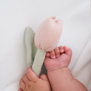 ラトル ラッピング無料 日本製 ガラガラ 鈴 お花のラトル 赤ちゃん ベビー 女の子 男の子 出産祝い リヤンドファミーユ Lien de famille 布製 コットン 綿100 おしゃれ くすみカラー オシャレ フラ