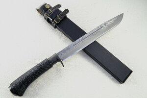 【熟練職人合作 狩猟剣鉈漆拵】004  狩猟剣鉈漆拵 270 白鋼 槌目磨 黒ツバ 木鞘:柄/黒石目漆塗 紐巻黒漆鞘【豊国作】【訳有/傷有 展示会展示商品 ノークレームノーロターン:承諾