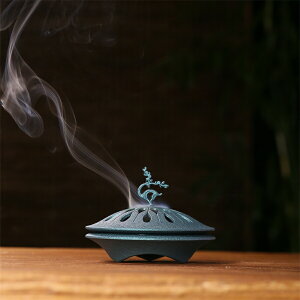 香炉 おしゃれ 仏具 インテリア お香立て オシャレ お香たて 御洒落 線香立て 渦巻き 渦巻き線香立て 蓋 蓋付き 金属 合金製 頑丈 耐久性 鹿モチーフ 置物 置き物 アロマ 渦巻香 コーン ステ