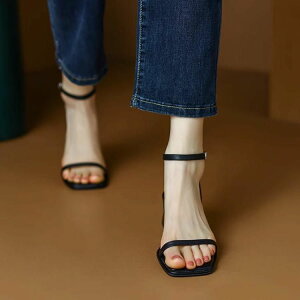 調節可能 チャンキーヒール 疲れにくい 歩きやすい スクエアトゥ 美脚 レディース おしゃれ シューズ -.5cm 細ストラップ ストラップ アンクルストラップ 大人 サンダル