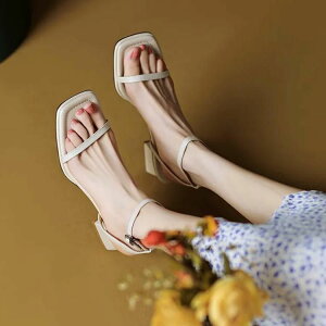 疲れない 春夏 脱げない レディース ブラック 歩きやすい 美脚 スクエアトゥサンダル サンダル .5cm 旅行 オフィス シンプル デイリー -5cm プレートヒール ストラップ ミドルヒール バーサン