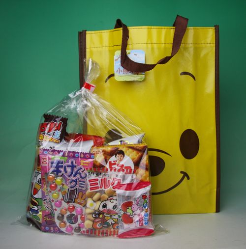 キャラクターをお選びいただけます。 【キャラクターいろいろ】子供会向き駄菓子詰め合わせセットキャラ色々手提げバッグ入りお菓子セット #598C