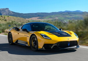 �y�\��zMaserati�}�Z���e�B GT2 Stradale Giallo Genio / BBR 1/18 �~�j�J�[