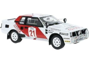 サファリラリー Toyota Celica TwinCam / IXO 1/24 ミニカー