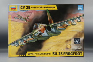 Soviet�\�r�G�g attack aircraft�U���@ Su 25 Frogfoot �g�ݗ��ăv�����L�b�g�͌^ /1/72
