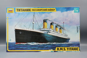 RMS Titanic �^�C�^�j�b�N�� �g�ݗ��ăv�����L�b�g�͌^ /Zvezda�Y�x�Y�_ 1/700