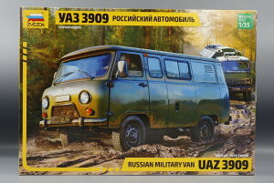 UAZ-3909 �~���^���[�o�� �g�ݗ��ăv�����L�b�g�͌^ �~���^���[ /ZVEZDA 1/35