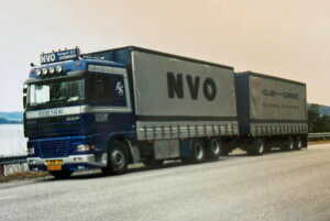 �y�\��z2026�N�����\�� DAF 95XF SPACE CAB 6X2 CURTAINSIDE TRUCK DRAWBAR TRAILER 6 AXLE R. Sterenborg / WSI 1/50 ���݋@�B �͌^