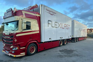 【予約】2026年発売予定 TRANSPORTTEAMET (FLEXILAST) SCANIA R ハイライン CR20H リジッドボックストラック 6X2 タグアクスル ボックストレーラー 2軸 ボックストレーラー トレーラー / WSI 1/50 建設機械模