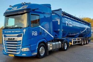 y\z2026N\ RB LOGISTICS DAF XG 4X2 eBbsO40FToNReig[[ 3 g[[ / WSI 1/50 ݋@B͌^ Hԗ