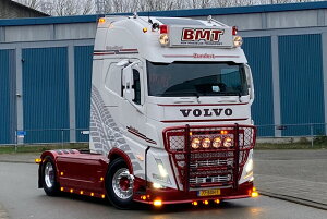 �y�\��z2026�N�����\�� Volvo�{���{ FH5 GLOBETROTTER XL 4X2 Boy Magielse Transport / WSI 1/50 ���݋@�B �͌^