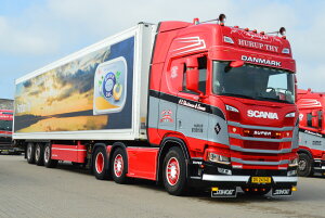 �y�\��z2026�N�����\�� Scania�X�J�j�A R HIGHLINE CR20H 6X2 TWIN STEER ���[�t�@�[�g���[���[ N.C. Christensen Sonner / WSI 1/50 ���݋@�B �͌^