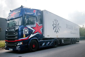 �y�\��z2026�N�����\�� Scania�X�J�j�A S HIGHLINE CS20H 4X2 ���[�t�@�[�g���[���[ 3�� Kenny Coin / WSI 1/50 ���݋@�B �͌^