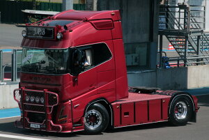 �y�\��z2026�N�����\�� Volvo�{���{ FH5 GLOBETROTTER 4X2 JPB Transports / WSI 1/50 ���݋@�B �͌^