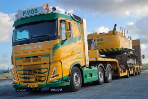 �y�\��z2026�N�����\�� Volvo�{���{ FH5 MY2024 SLEEPER CAB 6X2 TWIN STEER SEMI WHEEL WELL LOW LOADER P. Vos / WSI 1/50 ���݋@�B �͌^