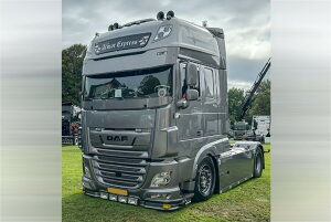 y\z2026N\ ARMOR EXPRESS DAF XF SUPER SPACE CAB MY2017 4x2 gN^ / WSI 1/50 ݋@B͌^ Hԗ