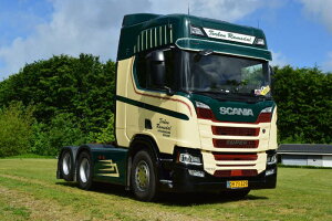 y\z2023N3ȍ~\Torben Ramsdal; SCANIA R HIGHLINE CR20H 6X2 TAG AXLEgN^ gbN /݋@B͌^ Hԗ WSI 1/50 ~j`A
