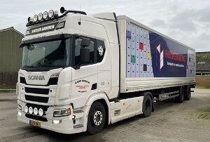 y\z2024N\RIKSEN ARNHEM; SCANIA R HIGHLINE CR20H 4X2 BOX TRAILER 2 gbN /WSI 1/50 ݋@B͌^