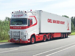 �y�\��zGIEL VAN DER VOORT VOLVO FH4 GLOBETROTTER 6X2 TAG AXLE REEFER TRAILER 3�� �g���b�N/WSI 1/50 ���݋@�B�͌^ �H���ԗ�