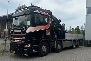 【予約】2025年発売予定 BOUWRENT SCANIA R ノーマル CR20N 8×2 タグアクスル フラットベッドトラック PALFINGER PK 78002 SH + JIB装備 トラック / WSI 1/50 建設機械模型 工事車両