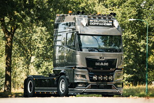 y\z2025N\ PREMIUM LINE DUTCH COMMANDER MAN TGX GX 4×2 gN^wbh gbN / WSI 1/50 ݋@B͌^ Hԗ