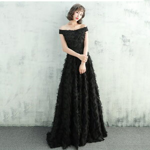 即納 黒 白 ウエディングドレス ホワイト 大きいサイズ ウエディングドレス 白 二次会 スレンダーライン 花嫁 刺繍 レース フェザーモチーフ オフショルダー 小さいサイズ シンプル S~2XL