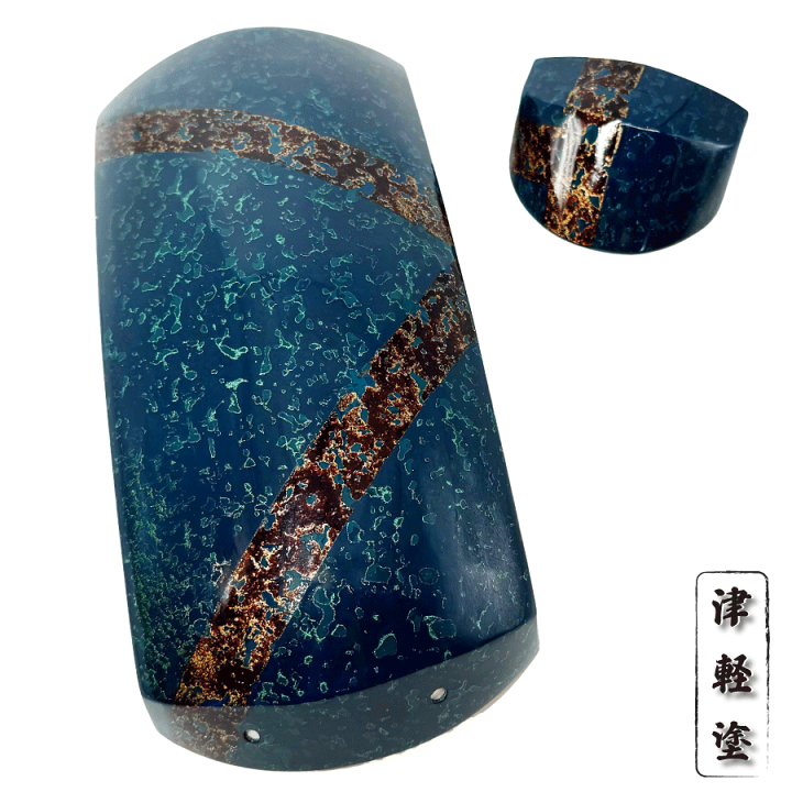 津軽三味線　花梨材　津軽塗胴掛け　鼈甲バチ　丸打胴　太棹　人工川 津軽三味線 花梨材 津軽塗胴掛け 鼈甲バチ 丸打胴 太棹 人工川