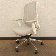 オカムラ シルフィー オフィスチェア 肘あり 可動肘 背カラー:ライトグレー 脚カラー:アルミポリッシュ …