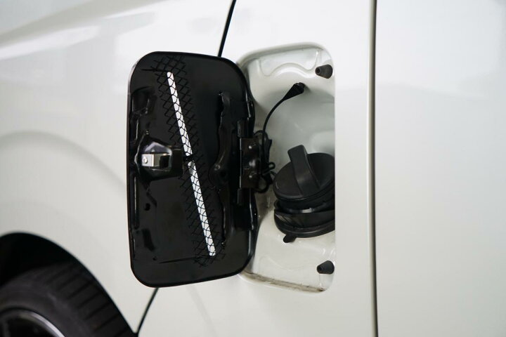 楽天市場】ハイエース 200系 エアロダクト付きフュエールドア 給油口 