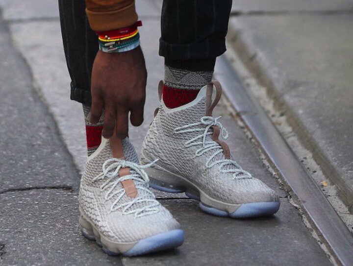 楽天市場 ナイキ メンズ Nike Lebron 15 Ghost バッシュ String Vachetta Tan Sail レブロン１５ ｔｒｏｉｓ ｈｏｍｍｅ