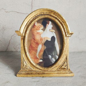 gȃX^C̊ztHgz_[t[ǂɎtꂽe[uƂ̑ȉ~`