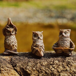 フクロウの像 クリエイティブな室内装飾 池の芝生のリビングルーム用の面白いフクロウの彫刻