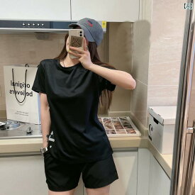 夏の アウトドア スポーツ スーツの 薄い 女性 ランニングフィットネス 通 気性 速 乾 2 セット 半袖 パンツ