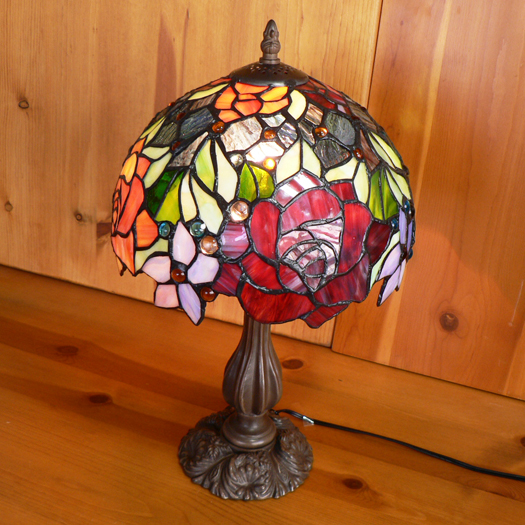 薔薇柄がきれいなランプ 人気のランプです 送料無料 SALE 55%OFF ステンドグラスランプ 優雅な薔薇 スタンド 中型 照明 95％以上節約 26×h45 キャンディーローズ