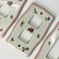 お庭に咲く　お花がいっぱい(*^_^*)　プランドパリ　”フランシーヌローズ”陶器スイッチプレート　1穴・…