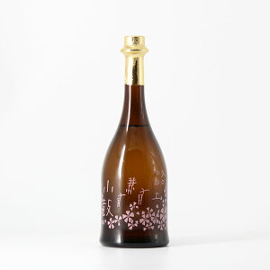 日本酒 純米酒 路上有花 山茶花 さざんか 720ml 燗酒 甘口 飲みやすい やさしい 香り 華やか 女性に人気 おしゃれ ギフト プレゼント 贈答用 内祝い お祝い 誕生日 食中酒 和食に合う お花見 家