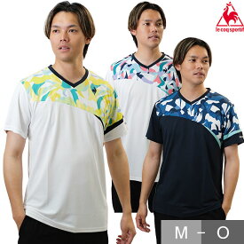テニス ゲームシャツ メンズ ルコックスポルティフ SUNSCREEN グラフィックゲームシャツ テニスウェア 半袖 Vネック UVカット 遮熱 吸汗速乾 QTMVJA01