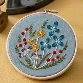 マカベアリスさんの刺しゅうキット 野の花の刺繍フレーム ライトブルー 刺繍キット ボタニカル 植物 動物 鳥 ハンドメイド