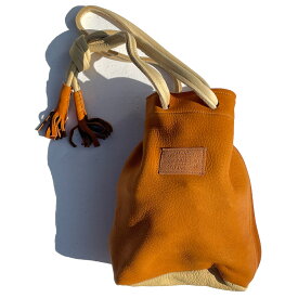 NASNGWAM (ナスングワム) / 巾着 レザー バッグ / DEARSKIN WHISKY BAG - CAMEL / EM2326402 / 日本製 ブラウン キャメル 茶 巾着ポーチ シンプル