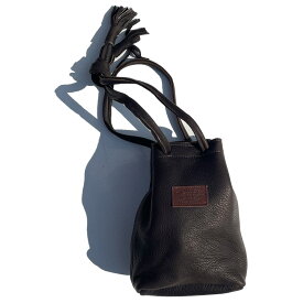 NASNGWAM (ナスングワム) / 巾着 レザー バッグ / DEARSKIN WHISKY BAG - DARK BROWN / EM2326402 / 日本製 ブラウン 茶 ロゴ