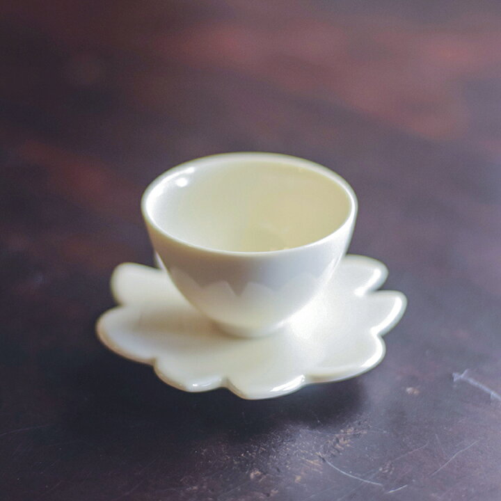 楽天市場 金銀花茶杯 茶托セット 容量35ml 台湾 茶器 食器 茶道具 湯呑 セット 洗いやすい 台湾茶 中国茶 お茶 ほうじ茶 緑茶 紅茶 かわいい おしゃれ シンプル 磁器 おうち時間 ギフト プレゼント 台湾直送 九 茶坊 送料無料 Tw Direct