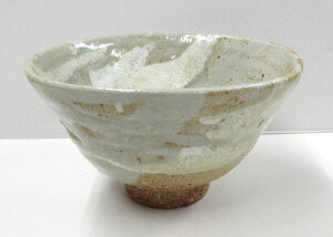 <茶道具・茶碗>信楽焼 白釉流し茶碗 保庭楽入作 季節を問わずにお使いいただけます信楽焼のお茶碗です 滋賀県 楽入窯 無季 抹茶茶碗 上作