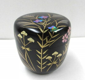 ＜茶道具・茶器、棗＞中棗　黒塗り　秋草蒔絵　樹脂製(プラスチック製)　秋の草花が綺麗に描かれています