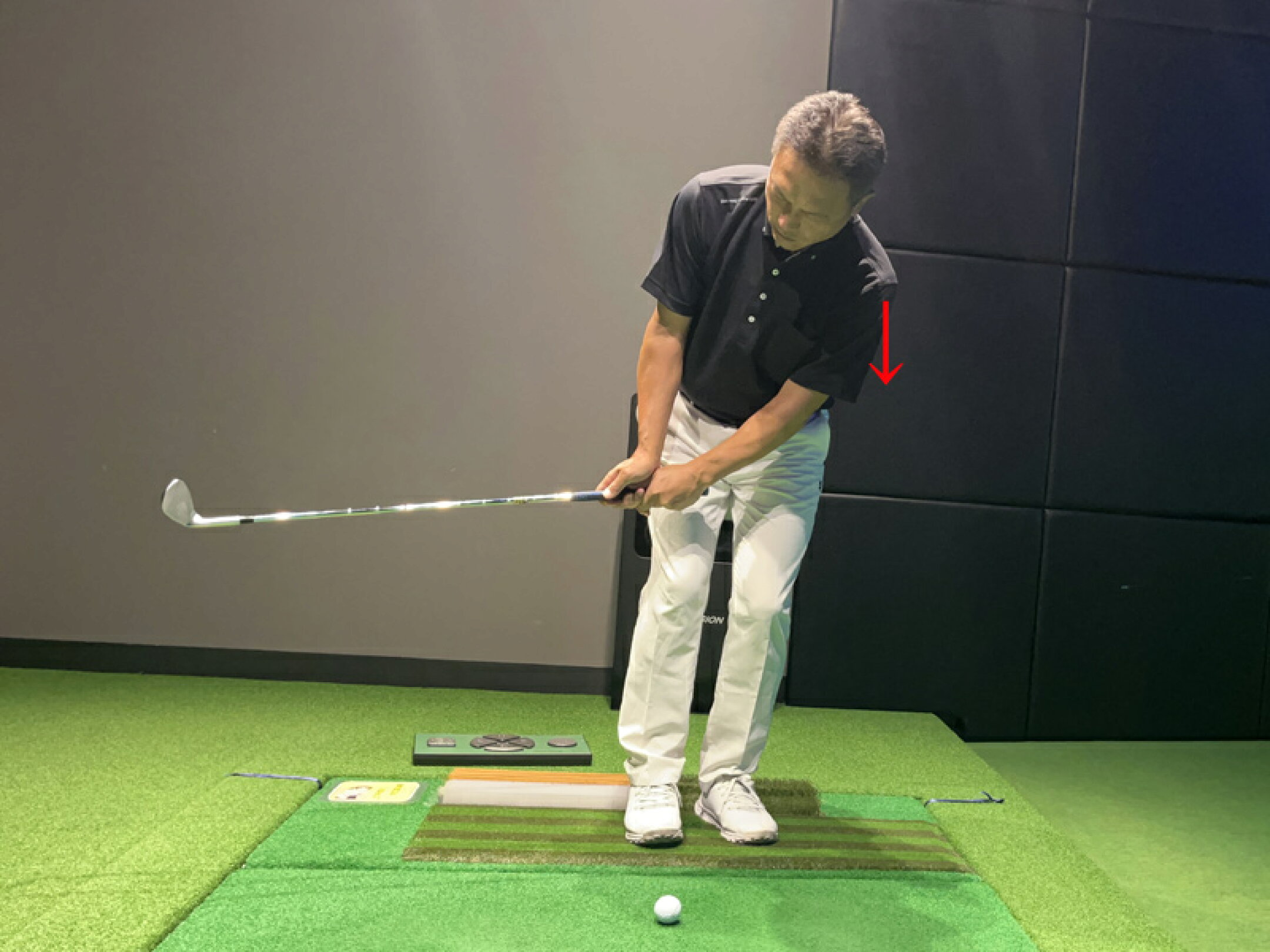 テークバック時に左肩を下げる
