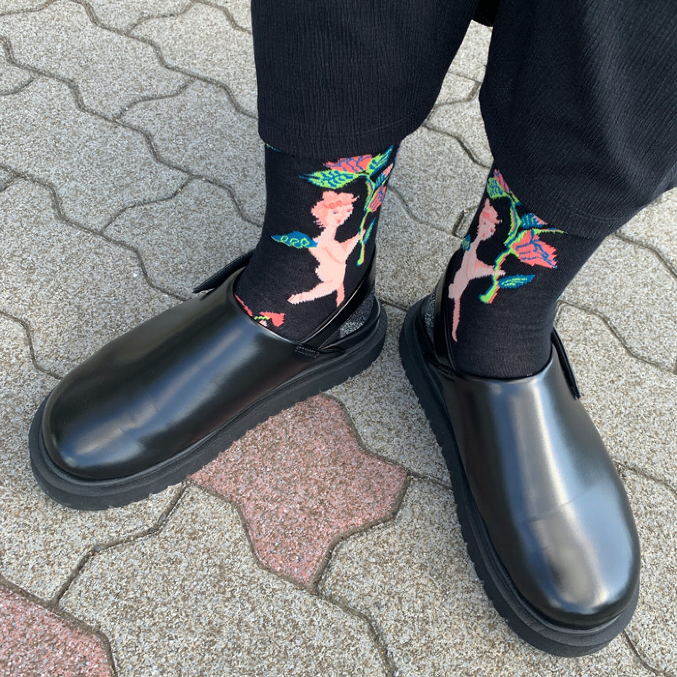 リボンをつけた黒猫の刺繍入りキャップ