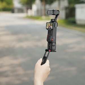 �y�V��I����5��OFF�zUlanzi MA66L Insta360 Luna Ultra�p ���C�}�E���g �~�j�O�r 4WAY ���X�^���h/�O�r/�莝��/�݂艺�� 210°�p�x���� �܂肽���ݎ� ���y��75g �A���J�X�C�X�Ή� �}�O�l�b�g�� Vlog/POV�B