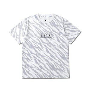 �o�X�P�b�gT�V���c �E�F�A �A�N�^�[ AKTR BEAST CAMO AKTR LOGO SPORTS TEE WHITE �X�g���[�g �yMEN'S�z