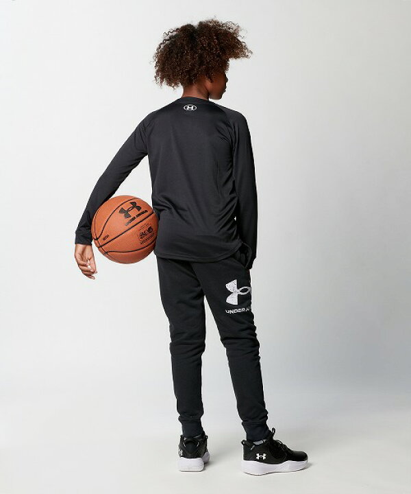 トップ アンダーアーマー キッズ バスケットボール 長袖シャツ セール価格 公式 アンダーアーマー UNDER ARMOUR UA キッズ ボーイズ バスケットボール Tシャツ 長袖 カリー テック ロングスリーブ 〈カリーロゴ〉 1375354 ロンT トップス カットソー ジュニア 子供服 トレーニング 吸汗速乾 抗菌 防臭 軽量 アウトドア 部活 スポーツ