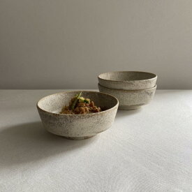 美濃焼 絹衣 浅口小鉢 11cm 小鉢 個体差有【深皿 鍋取り皿 とんすい 陶器 副菜 シンプルな器 和モダン 石感 マット カフェ おうちカフェ】